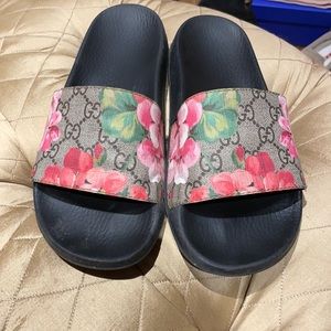 Gucci Bloom slides. Size 37. Authentic.